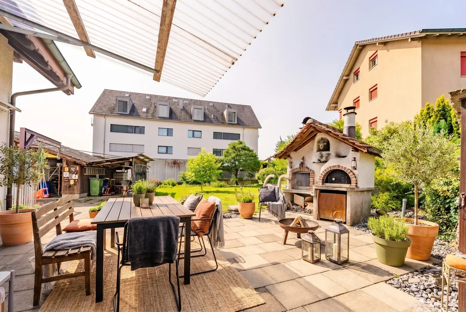 Grosszügiges Haus mit Einliegerwohnung und vielseitigem Potenzial