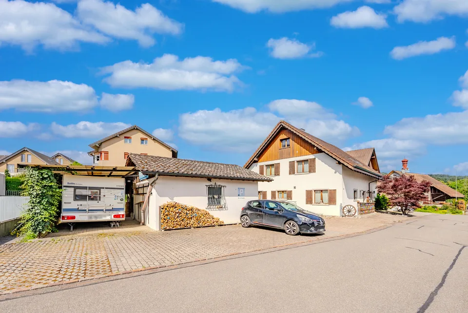 Grosszügiges Haus mit Einliegerwohnung und vielseitigem Potenzial