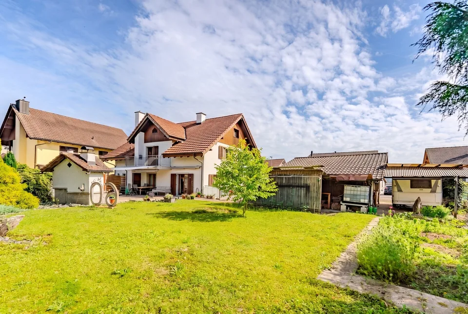 Grosszügiges Haus mit Einliegerwohnung und vielseitigem Potenzial