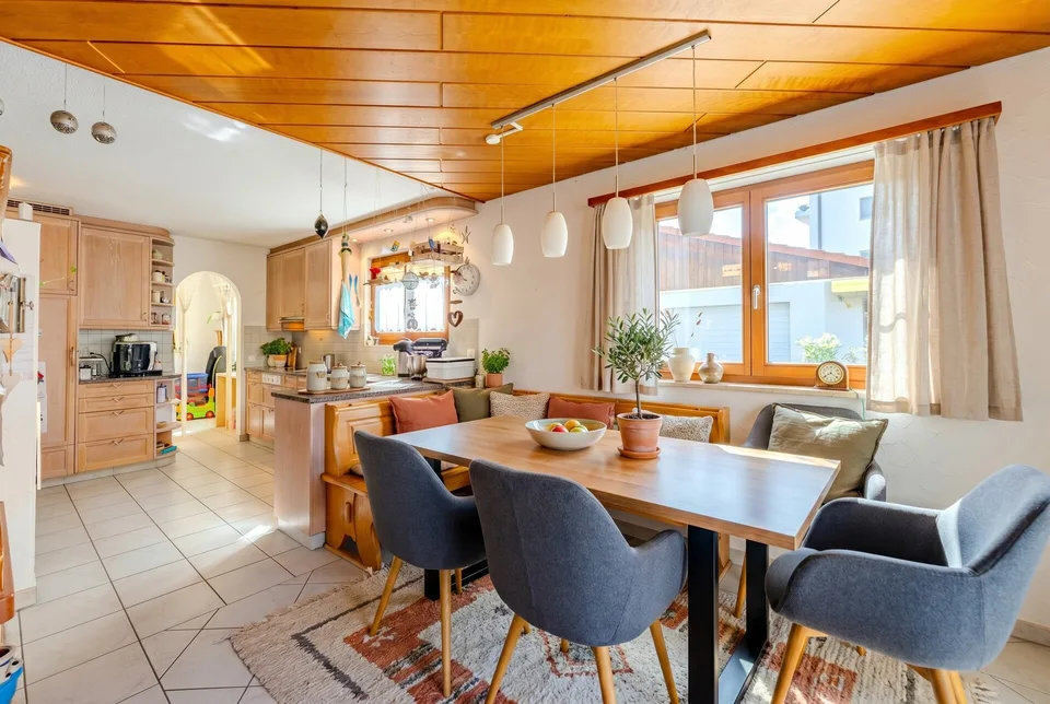 Grosszügiges Haus mit Einliegerwohnung und vielseitigem Potenzial