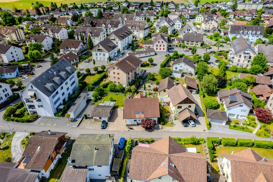 Grosszügiges Haus mit Einliegerwohnung und vielseitigem Potenzial
