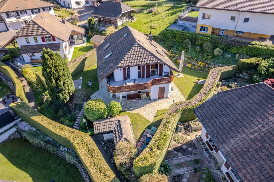 5.5 Zimmer Einfamilienhaus im Landhausstil mit grossem Umschwung