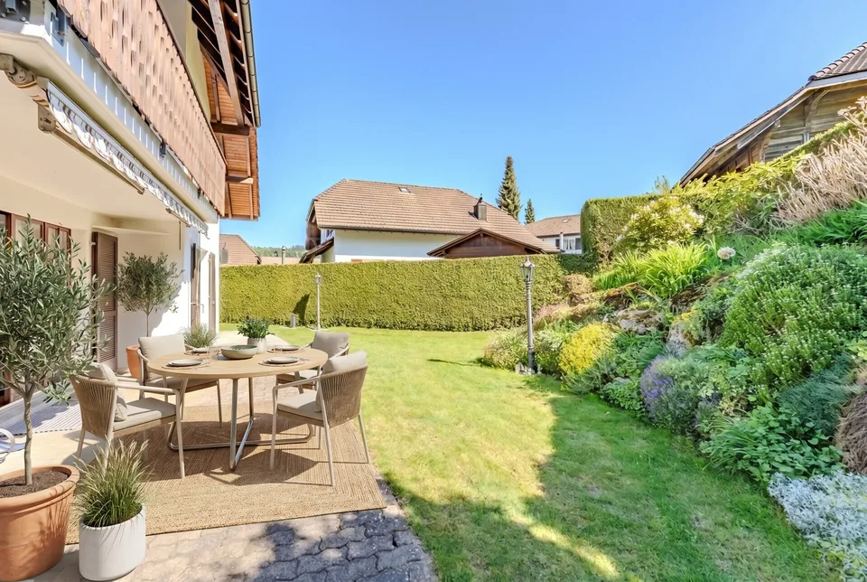 5.5 Zimmer Einfamilienhaus im Landhausstil mit grossem Umschwung
