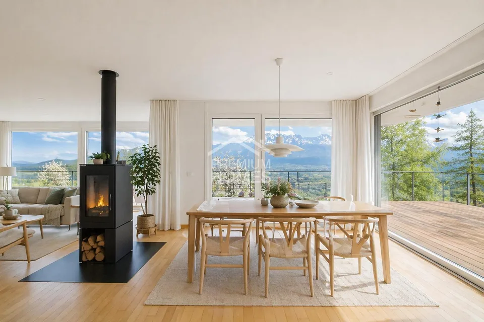 SPACE FOR LIVING WITH UNOBSTRUCTED VIEWS
