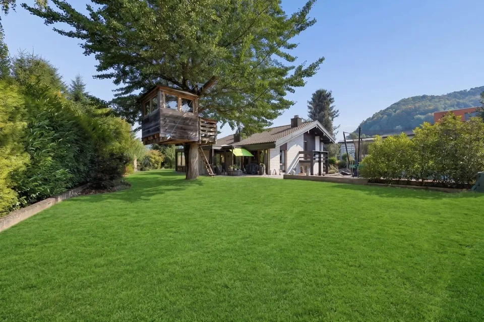 Paradis familial avec beaucoup de vie privée et un jardin de rêve