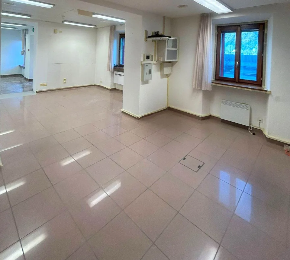 COMMERCIAL SPACE