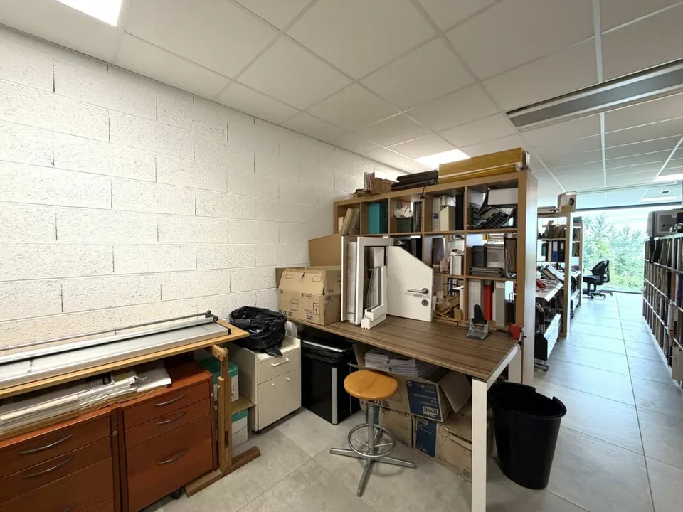 Bureau spacieux avec espace conférence à louer