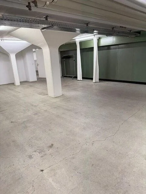 Generous storage space in an attractive location