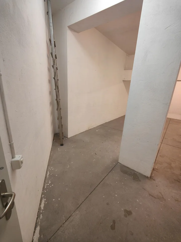 Affittare spazio di stoccaggio a Basilea - 53m2 vicino a Basilea SBB