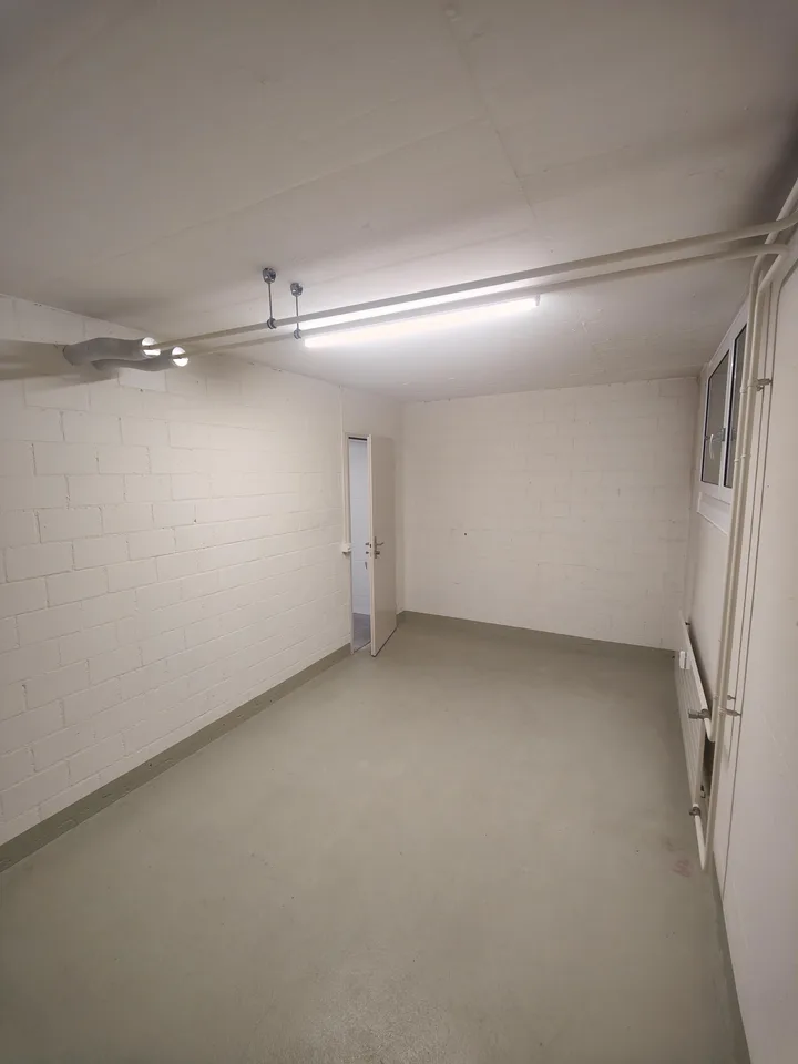 13.2m2 Salle de stockage Suhr - Gönhardweg 13B (DISPONIBLE À PARTIR DU DÉBUT D'OCTOBRE)