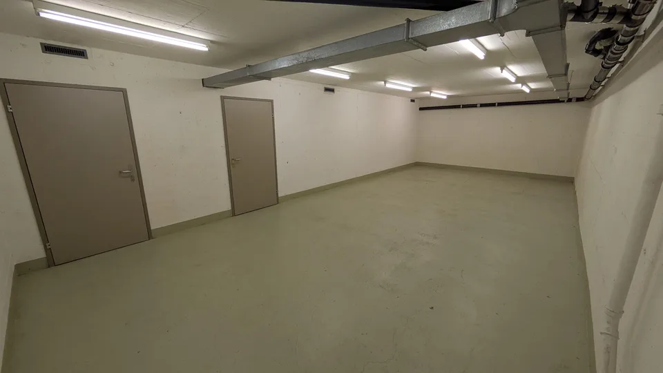 46.0m2 Magazzino Schlieren - Uitikonerstrasse 2/4 (DISPONIBILE DA METÀ OTTOBRE)