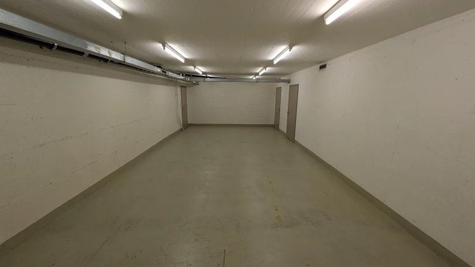 46.0m2 Magazzino Schlieren - Uitikonerstrasse 2/4 (DISPONIBILE DA METÀ OTTOBRE)