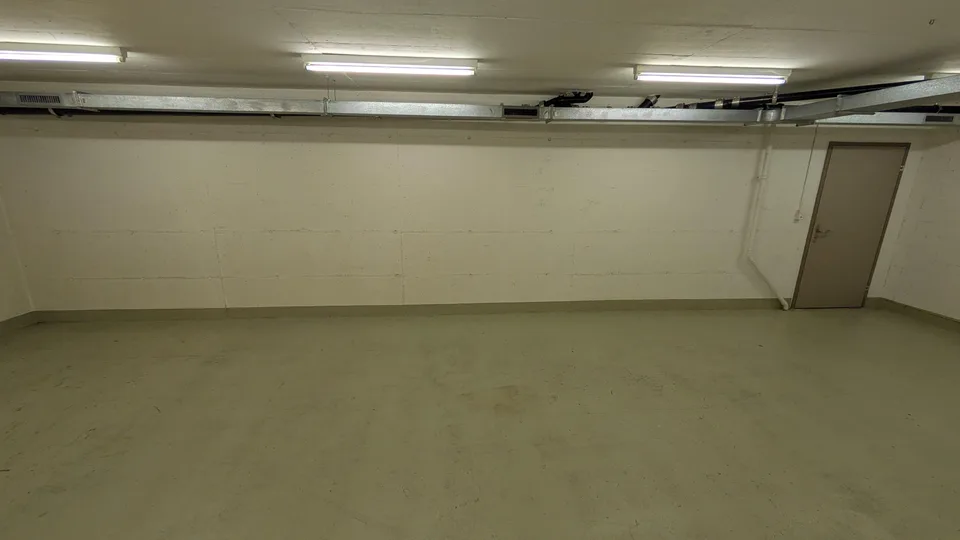 46.0m2 Magazzino Schlieren - Uitikonerstrasse 2/4 (DISPONIBILE DA METÀ OTTOBRE)