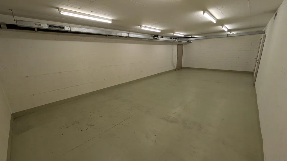 46.0m2 Magazzino Schlieren - Uitikonerstrasse 2/4 (DISPONIBILE DA METÀ OTTOBRE)