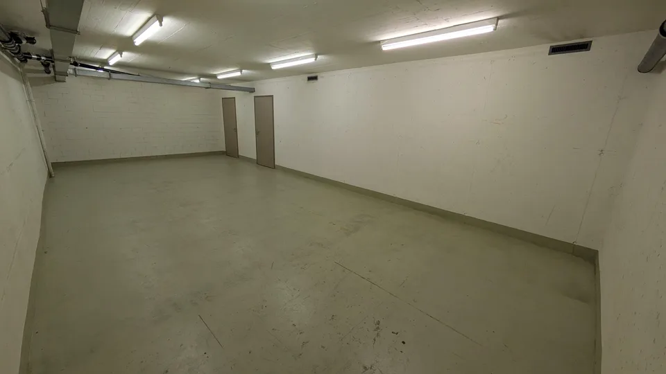 46.0m2 Magazzino Schlieren - Uitikonerstrasse 2/4 (DISPONIBILE DA METÀ OTTOBRE)