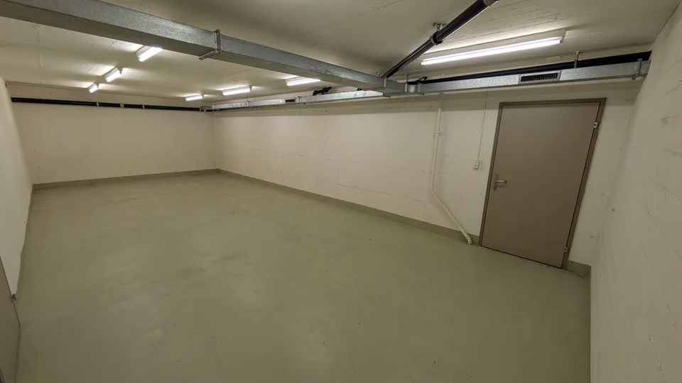46.0m2 Magazzino Schlieren - Uitikonerstrasse 2/4 (DISPONIBILE DA METÀ OTTOBRE)