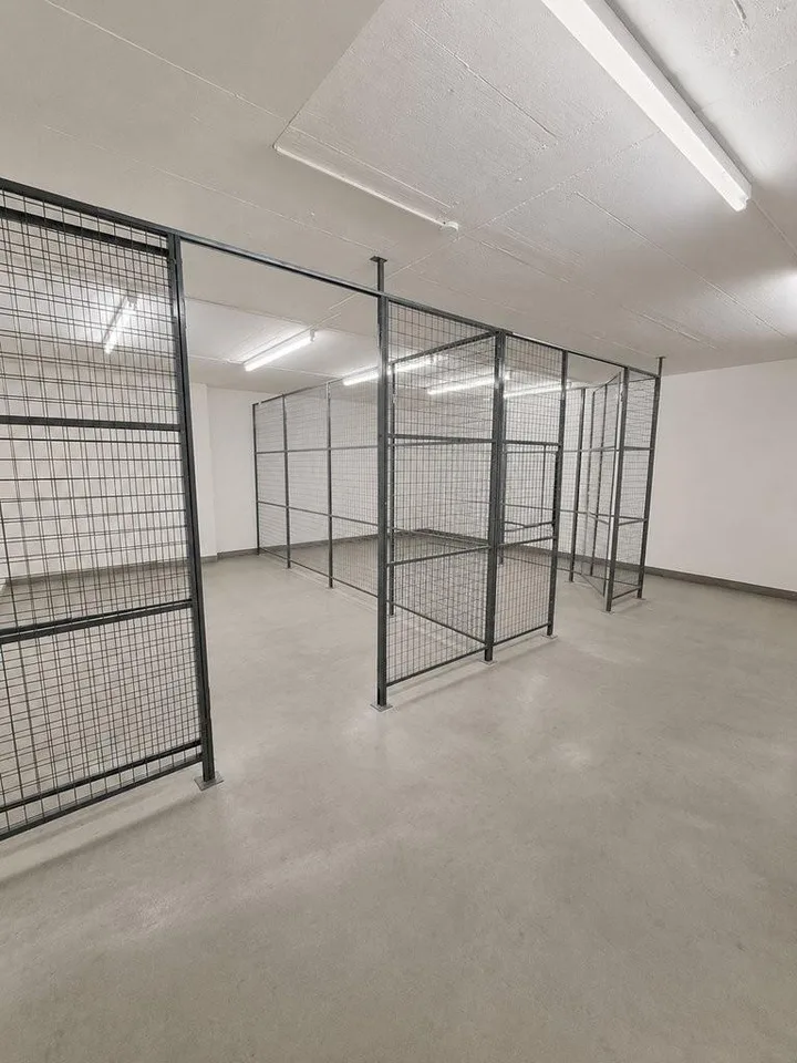 Spazioso magazzino in posizione centrale