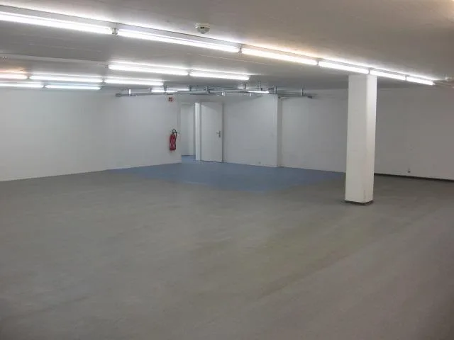 Deposito di 152 m2 in affitto vicino alla stazione