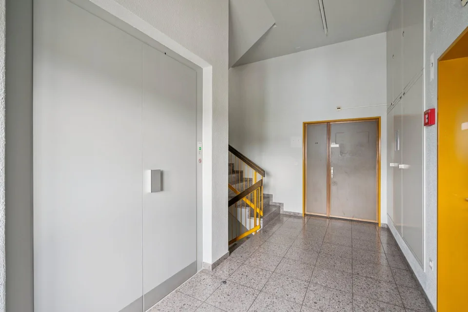 Spazio commerciale/magazzino versatile in una posizione centrale a Uzwil
