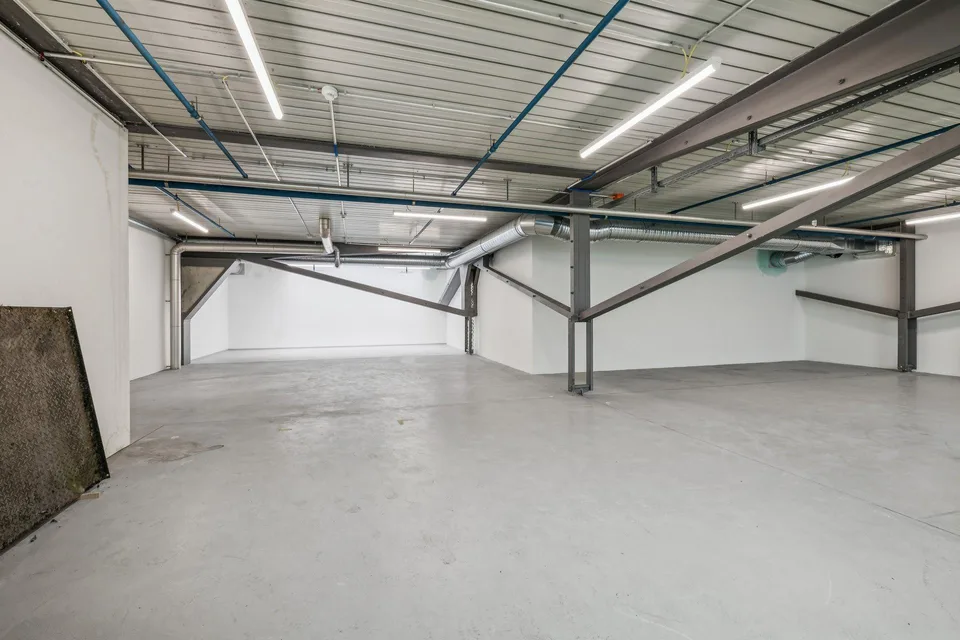 Espace de stockage de 164 m² dans un emplacement central - Près de la gare de Bâle SBB