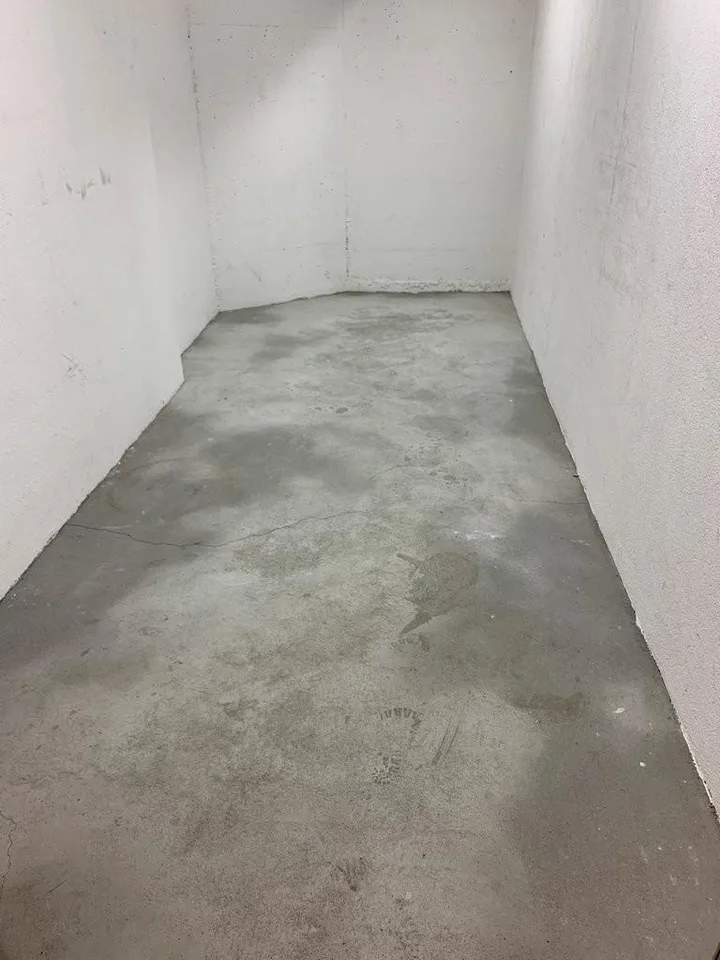 Piccolo deposito di 13 m2 in edificio residenziale