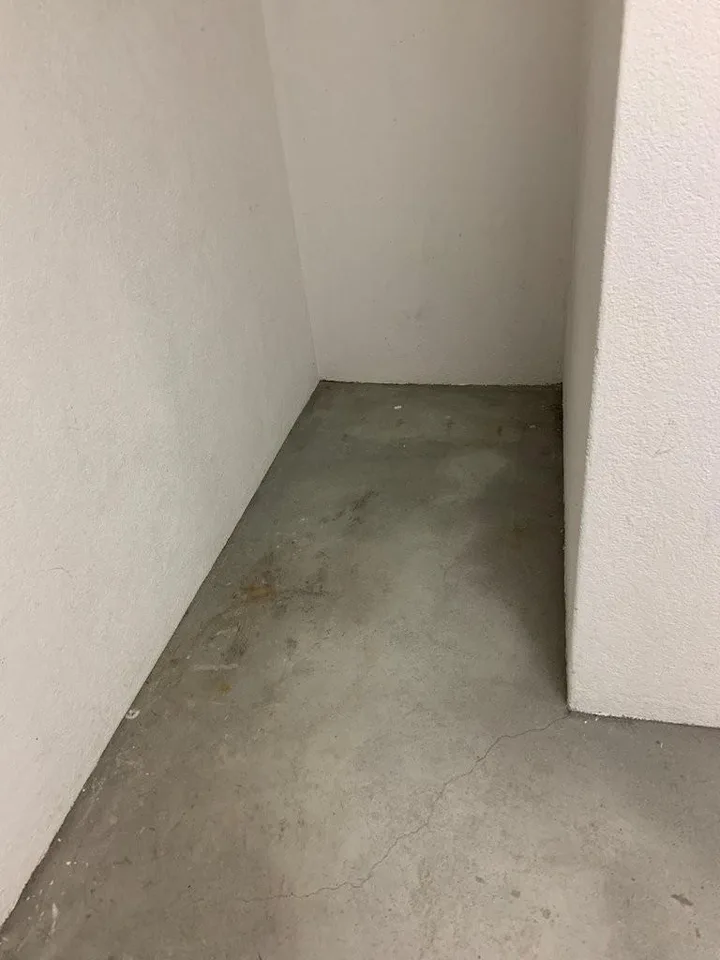 Piccolo deposito di 13 m2 in edificio residenziale