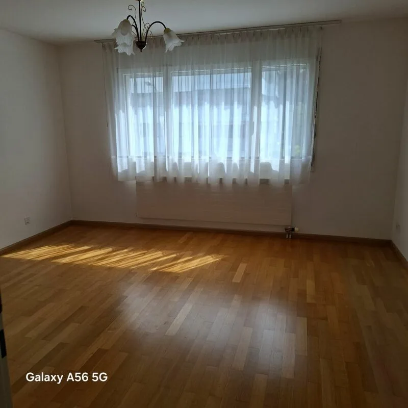 Appartamento di 3,5 locali con balcone e EHP incluso in posizione centrale