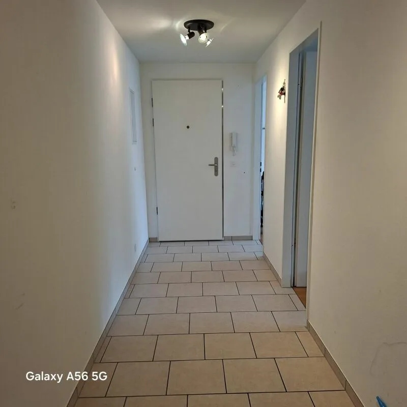 Appartamento di 3,5 locali con balcone e EHP incluso in posizione centrale