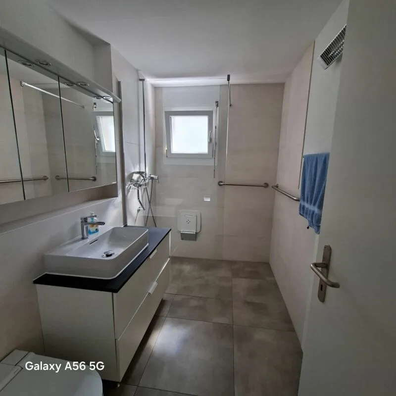 Appartamento di 3,5 locali con balcone e EHP incluso in posizione centrale