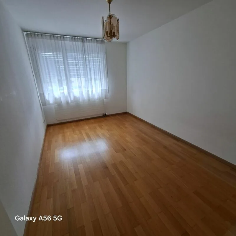 Appartamento di 3,5 locali con balcone e EHP incluso in posizione centrale