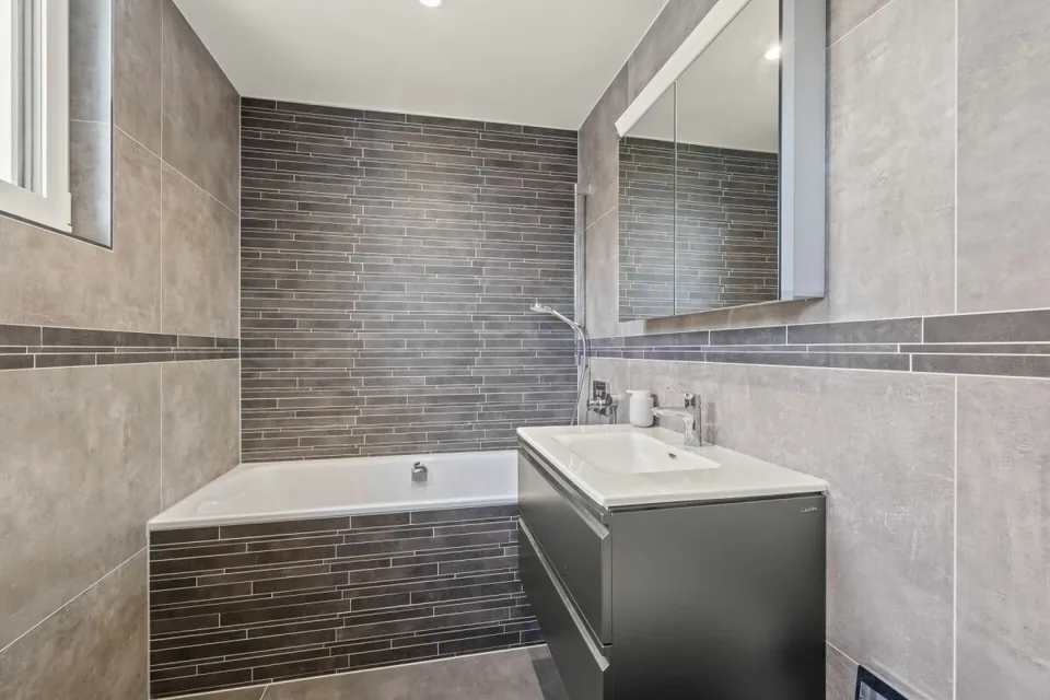 Modernes Wohnen auf zwei Ebenen - Stilvolle Maisonettewohnung in Allschwil