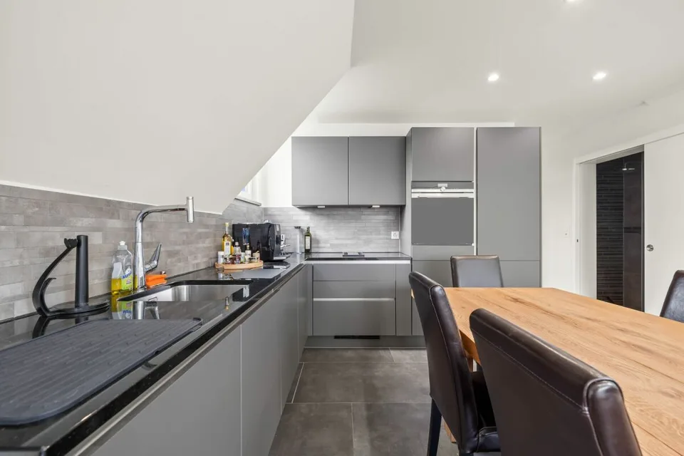 Modernes Wohnen auf zwei Ebenen - Stilvolle Maisonettewohnung in Allschwil