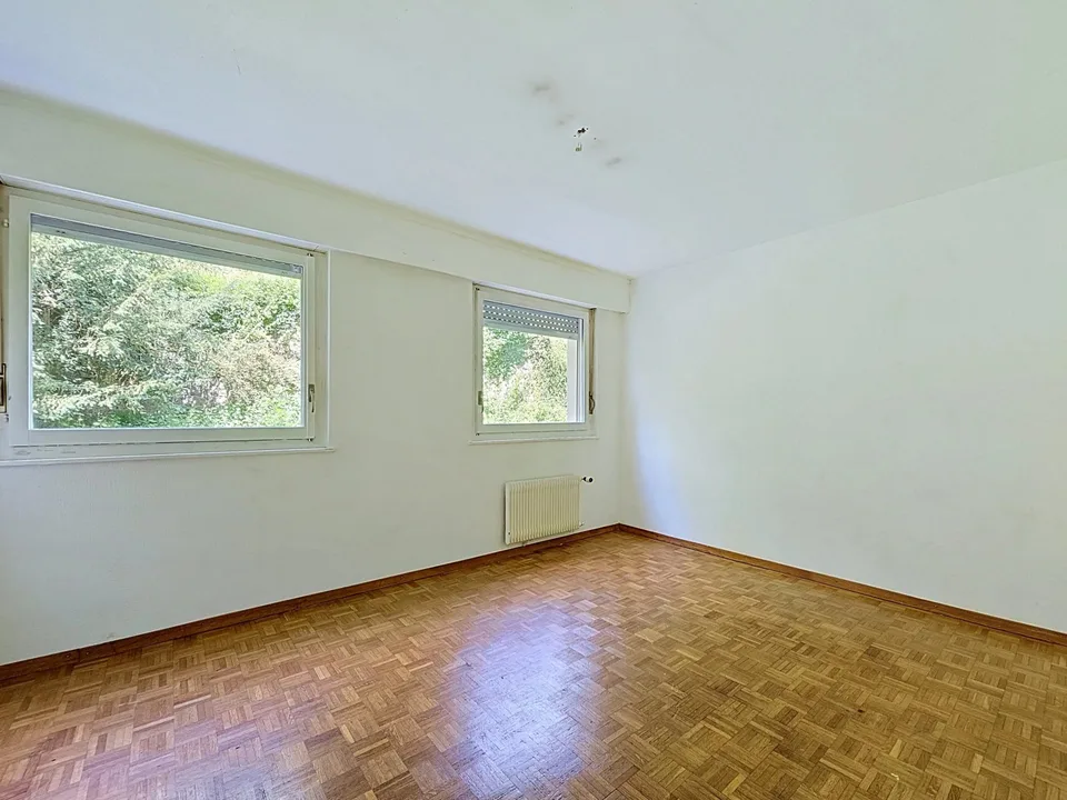 Wohnung mit 4 Zimmern zur Renovierung in der Nähe des Sees