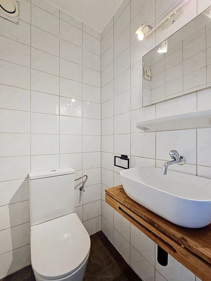 Wohnung mit 4 Zimmern zur Renovierung in der Nähe des Sees