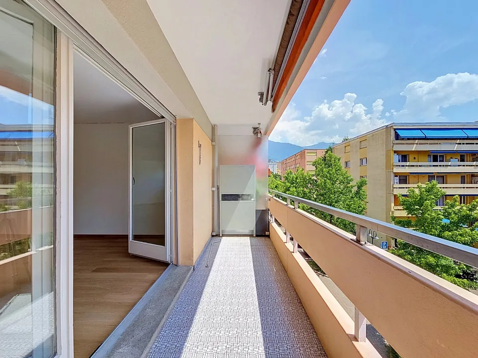 Wohnung mit 4 Zimmern zur Renovierung in der Nähe des Sees