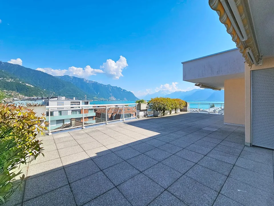 Superb 4-room attic with large terrace and panoramic view