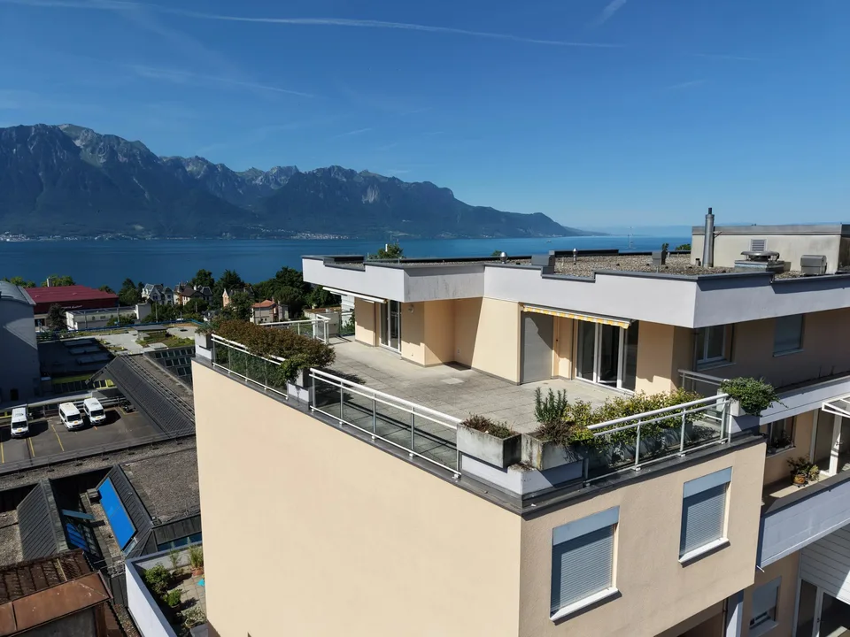 Superb 4-room attic with large terrace and panoramic view
