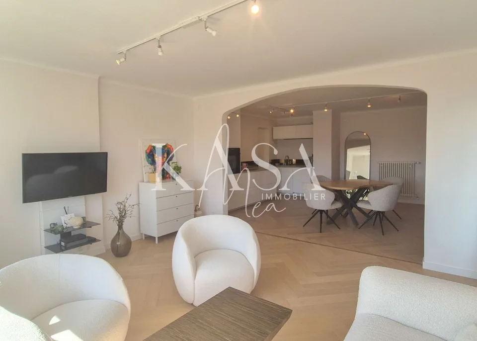 Wohnung im Dachgeschoss mit Seeblick renoviert