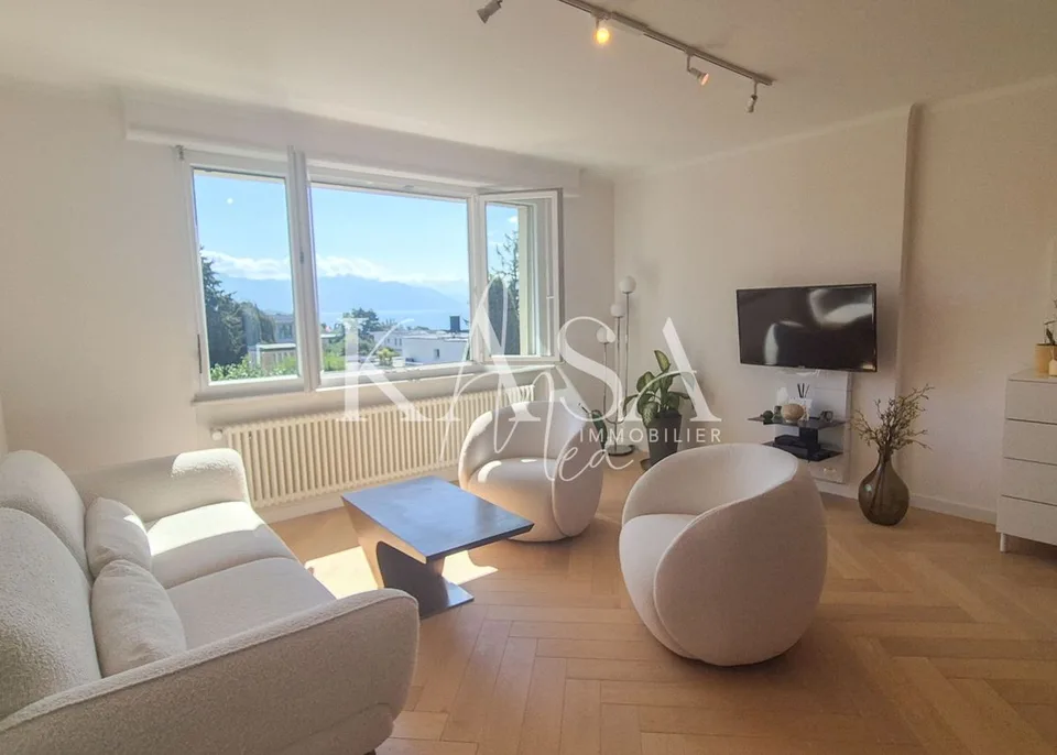 Appartement rénové en attique, vue lac