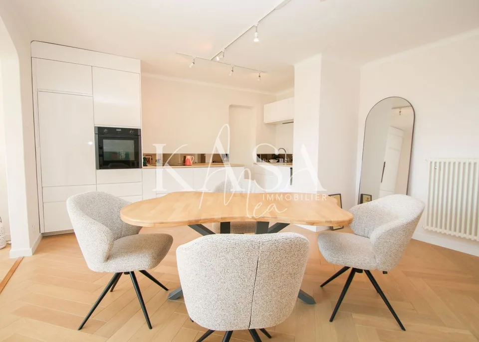 Wohnung im Dachgeschoss mit Seeblick renoviert