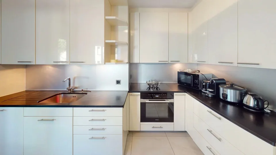 Exceptional attic duplex with panoramic terraces and private park.