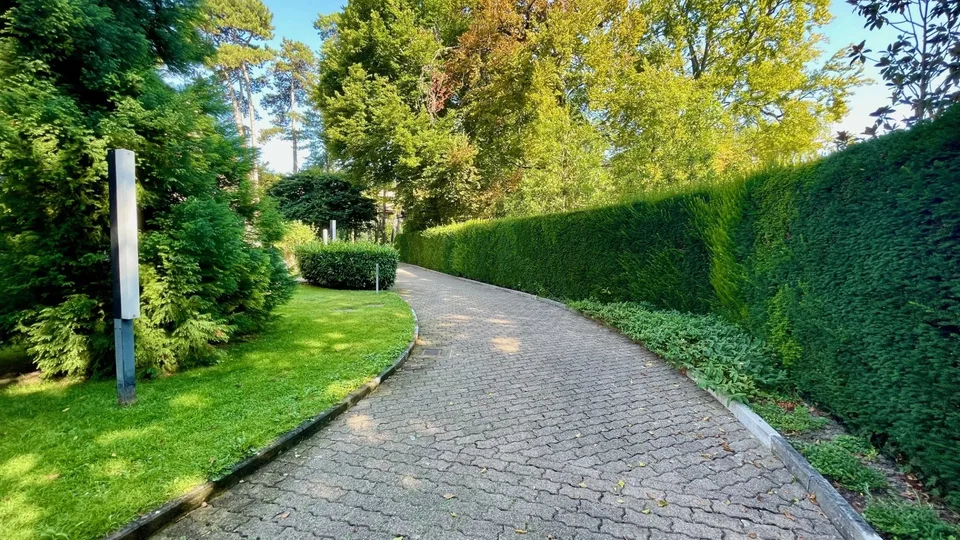 Exceptional attic duplex with panoramic terraces and private park.