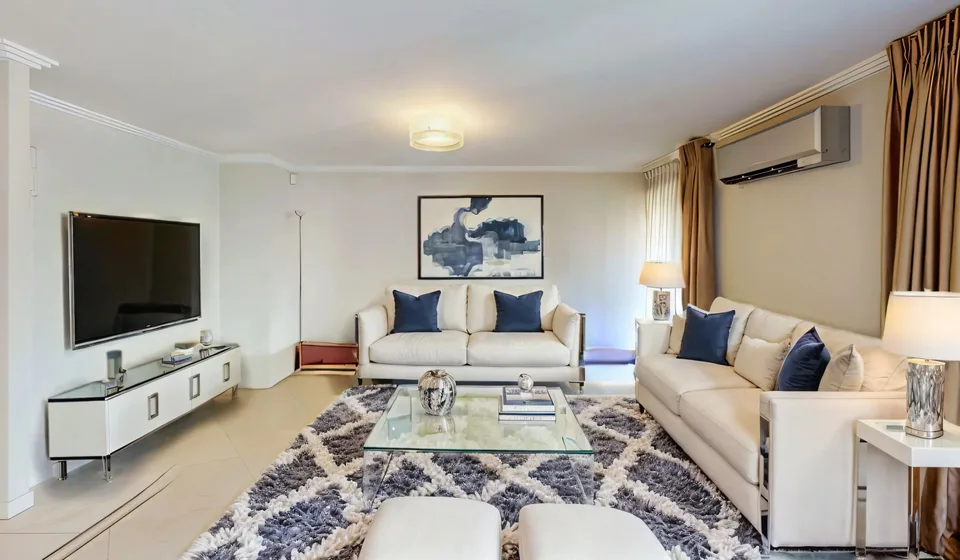 Exceptional attic duplex with panoramic terraces and private park.