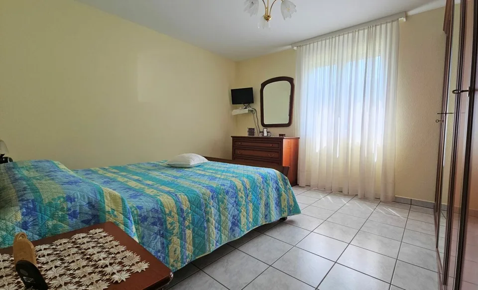 APARTMENT IN ARBEDO WITH LARGE GARDEN