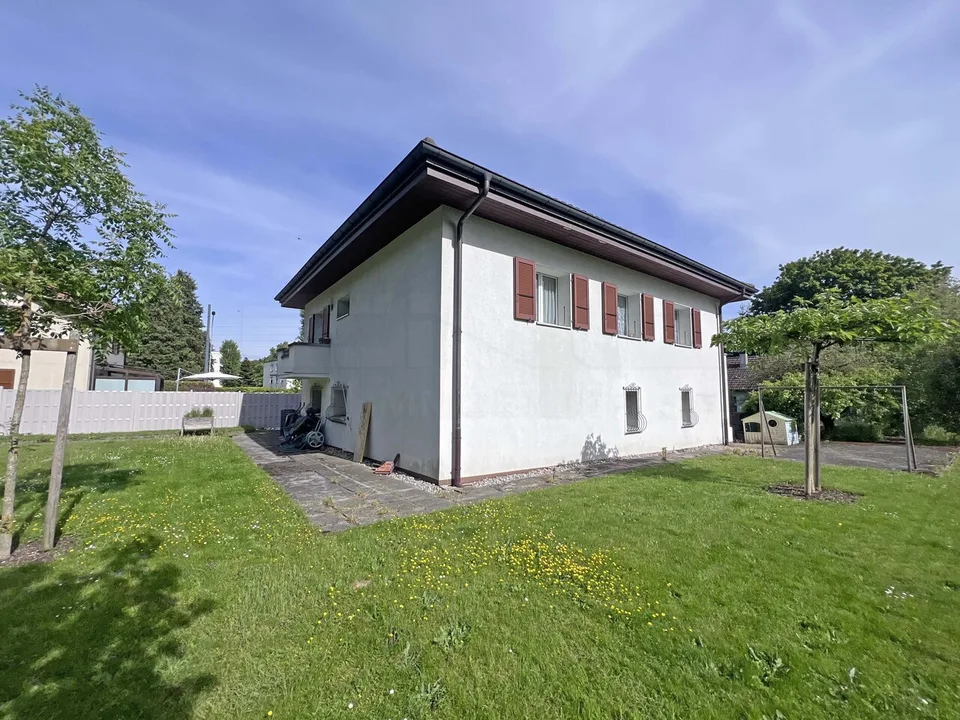 Villa mit Möglichkeit, 2 unabhängige Wohnungen zu schaffen