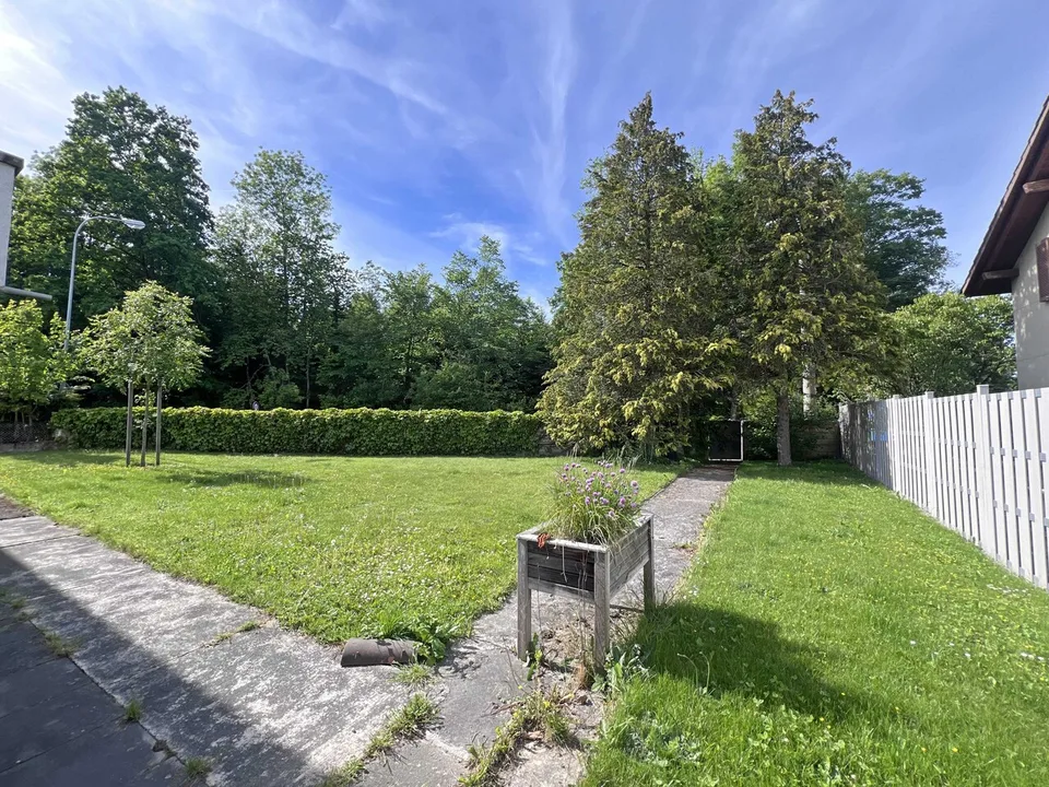 Villa mit Möglichkeit, 2 unabhängige Wohnungen zu schaffen