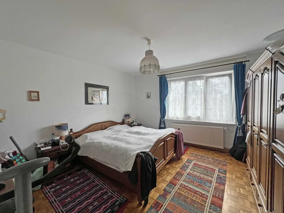 Villa mit Möglichkeit, 2 unabhängige Wohnungen zu schaffen