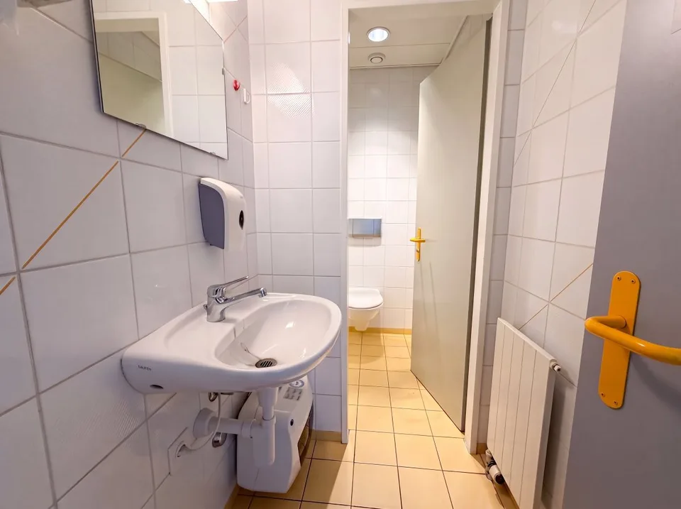 Local commercial à vendre à Crissier - 7,5 pièces de 179m2 avec un dépôts et des places de parking !