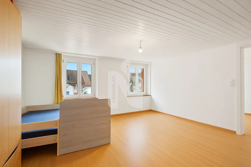 Bauernhaus mit Garten, Parkplätzen und grosser Ausbaureserve - ideal als Generationenhaus
