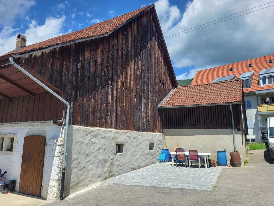 Bauernhaus mit Garten, Parkplätzen und grosser Ausbaureserve - ideal als Generationenhaus